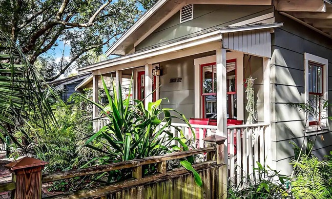Seminole Heights Cottage | ★Award Wining★ 1923 Arts & Craft Cottage