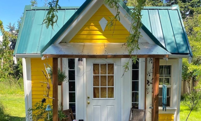 Happy Valley Apartment | Award Winning Adorable Tiny House Dry Cabin