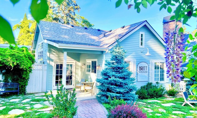 Jacksonville House | Award Winning Britt Bungalow in the Historical Heart of Jacksonville Oregon