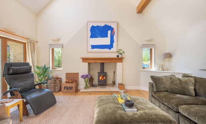 Charlbury House | Award Winning Cotswolds Eco House. Wheelchair & Pet Friendly.
