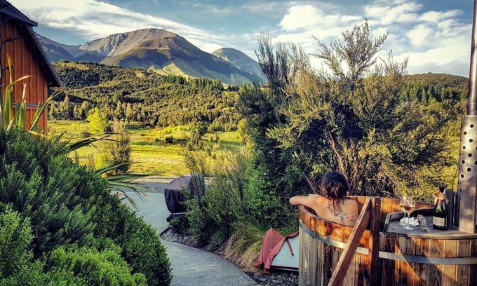 Mt Lyford House | Awardwinning luxury eco lodge with optional private outdoor hot tub &great views