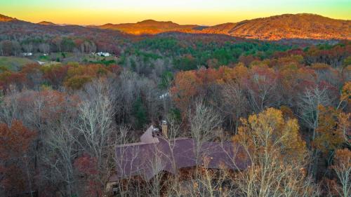 Mineral Bluff House | Awe-Inspiring Mountain View - Luxury Cabin with Epic Mountain Views, Hot Tub, Movie Room, Game Room, Library and More