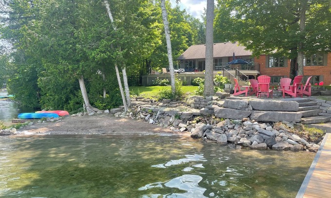 Trent Lakes House | Awesome 5 Bedroom Lake House on Sandy Lake