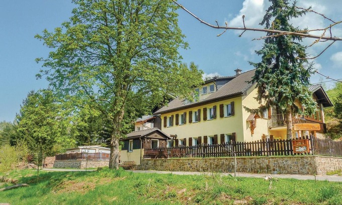 Halsbach Apartment | Awesome apartment in Freiberg with WiFi