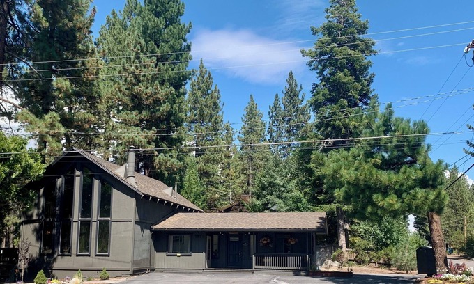 Lake Forest House | Awesome FLAT winter location in a 6-bedroom, 3-Full Bathroom Tahoe City Home!
