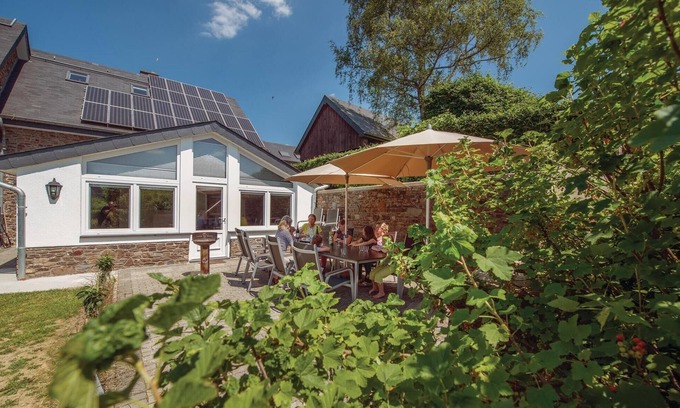 Weweler House | Awesome home in Burg Reuland/Steffesh.