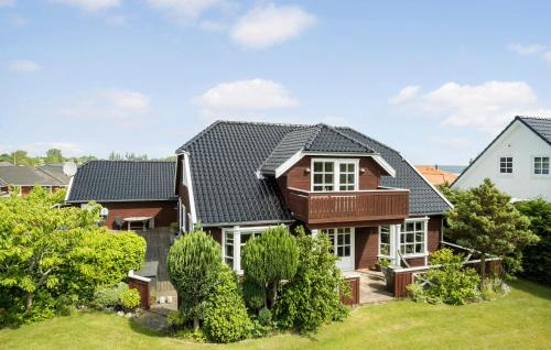 Odde House | Awesome Home In Hadsund With Wifi
