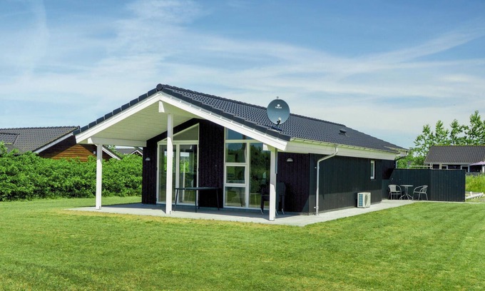 Skaven Strand House | Awesome home in Tarm with WiFi