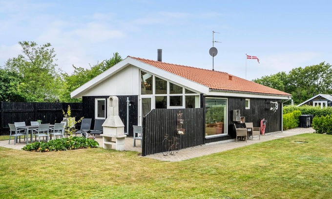 Skaven Strand House | Awesome home in Tarm with swimming pool