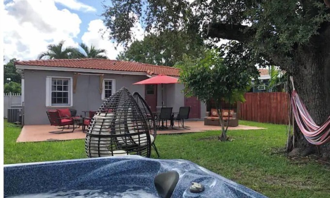 West Little Havana House | Awesome House With Jacuzzi in the Heart of Miami