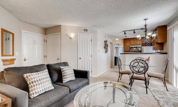 Englewood Condo | Awesome Location! 2x2 in DTC