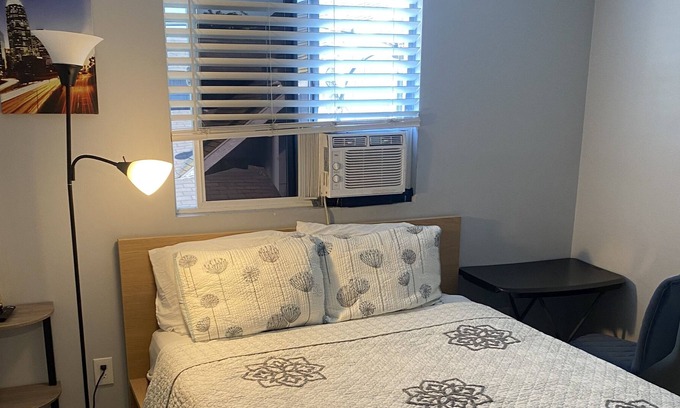 Vernon Apartment | Awesome stay in LA