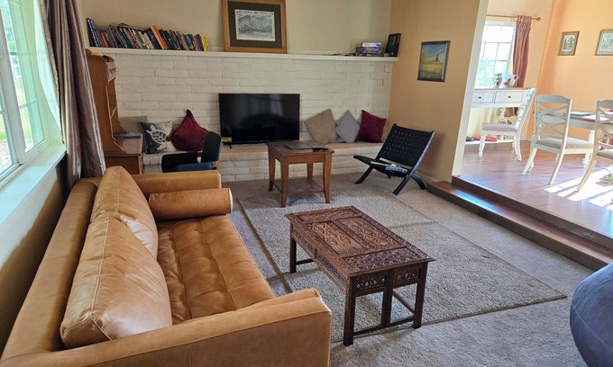 Yosemite Lakes House | Awesome Three-bedroom Retreat on 1.25 acres in Coarsegold with Trails and Views