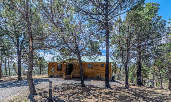 Ruidoso Cabin | Awesome View with hot tub and Pet Friendly.