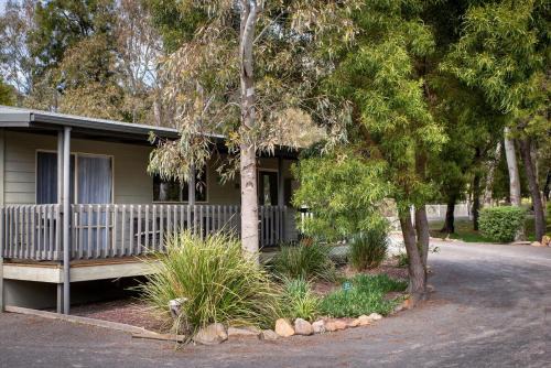 Halls Gap Villa | Awonga Cottages - Banksia 1Br
