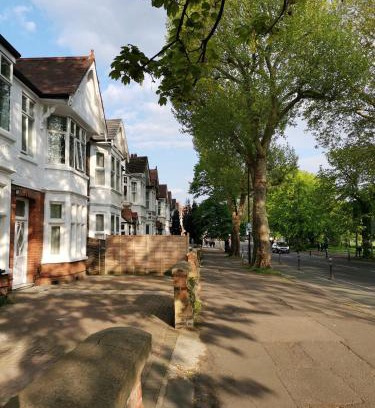 Ealing Common Bed & Breakfast | Ax 1 Bed and Breakfast