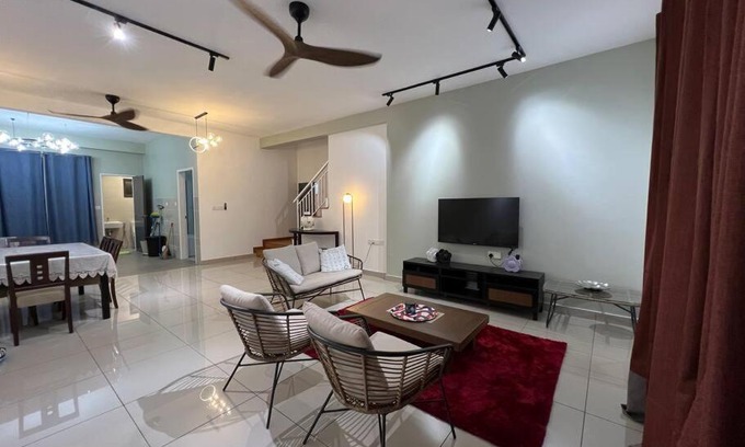 Kota Warisan Villa | Ayden Modern homestay klia ( Netflix / wifi / free snacks )