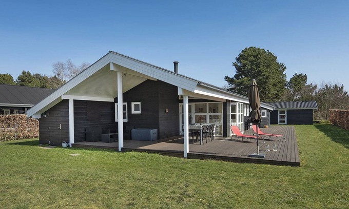 Hou House | "Ayen" - 1.5km from the sea by Interhome