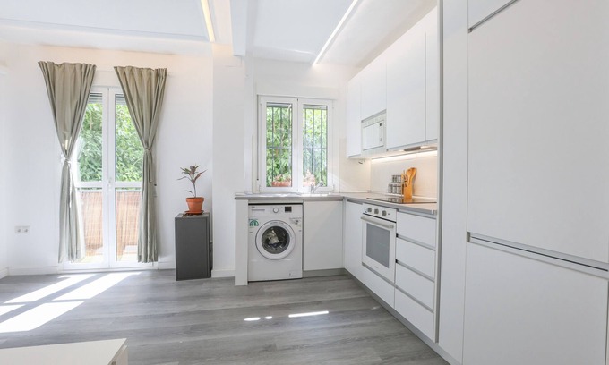 Nervion House | AZAHAR GRAN PLAZA - Fantastic apartment located in Seville with free WiFi.