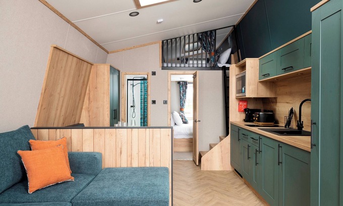 Great Billing Cabin | Azure Horizons– Retreat Hot Tub Glamping Pod PF 9