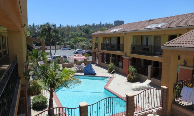 Valinda Hotel | Azusa Inn