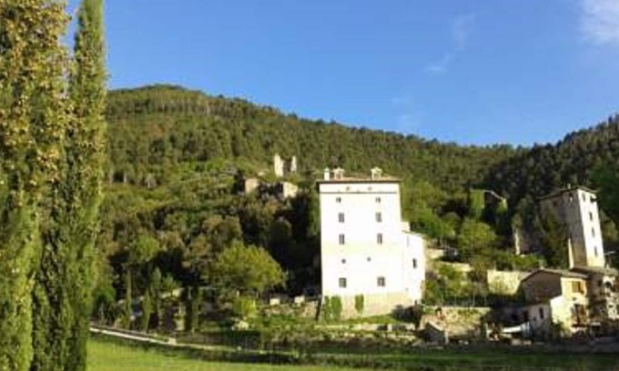 Bazzano Inferiore House | B&B CASTELLO GIRASOLE - Brown Apartment