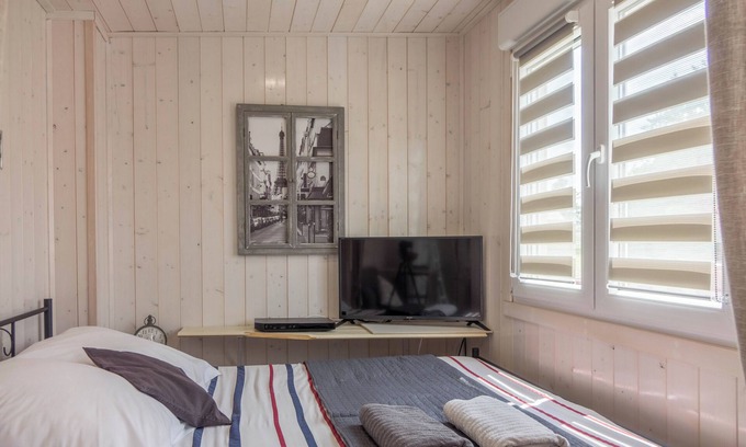 Noyers House | B&B Cerisier, Diner on request, electric recharging point