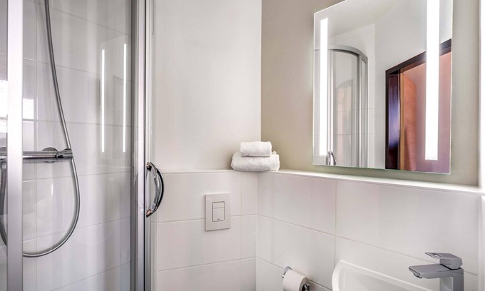 Bruhl Hotel | B&B Hotel Freiburg-Nord