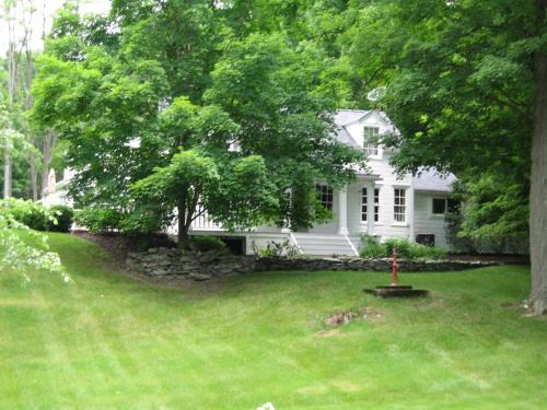 Clinton Corners Bed & Breakfast | B&B on seven acres with private bed & bath