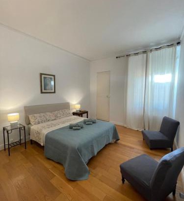 Saint-Louis Bed & Breakfast | B&B rue Royale Versailles
