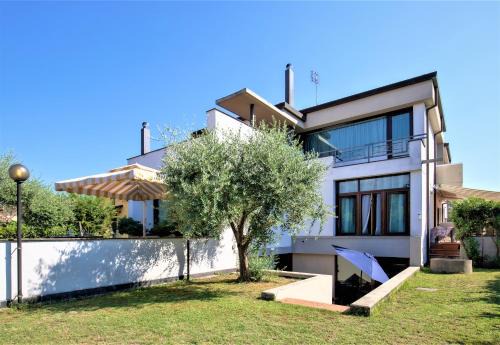 Marina di Carrara Bed & Breakfast | B&B Villa Apuana