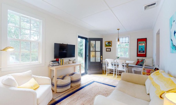Chatham House | B By the Sea