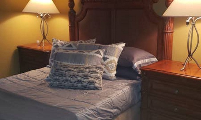 Frederick Apartment | B14 * Comfy 1 BR * WiFi * SmartTV * FULL Kitchen * Parking * Walk Everywhere!