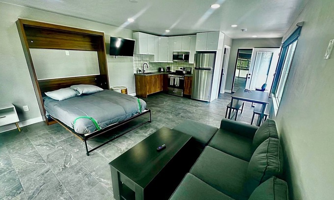 Roseville - Fleet Ridge Apartment | B2 - units