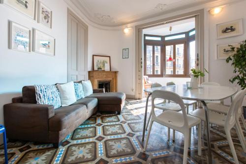 Eixample Apartment | b21-Apartamento Modernista para Grupos