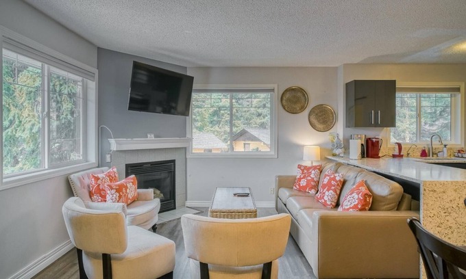 Harvie Heights House | B218-HotTub/KingBed/AC/Free Parking/View/2BR/Sleep6