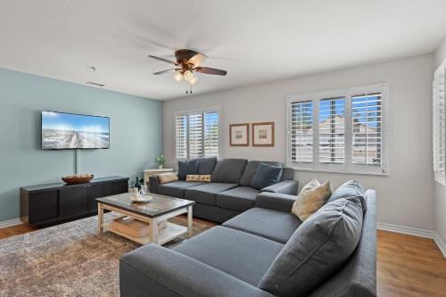 Crown Point Apartment | B5135 Pacific Blue Three