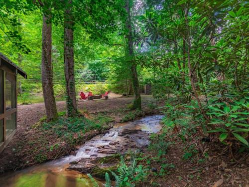 Foxfire Estates House | Babbling Brook - 10 Minutes Downtown Blue Ridge GA