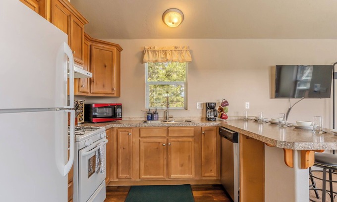 West Yellowstone House | Baby Bear Cabin - Roam Property Management