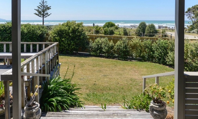 Waimarama Cottage | Bach 112 - Waimarama Holiday Home