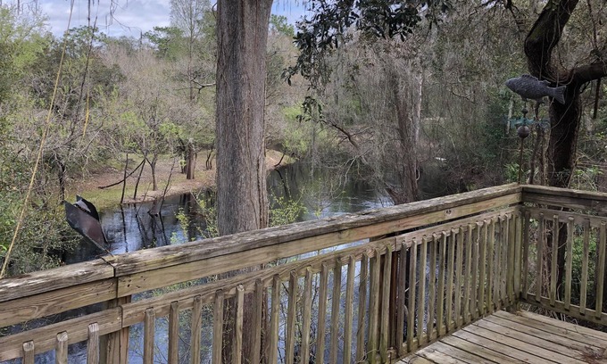Ridge Manor House | Back deck overlooks the beautiful Withlacoochee River. A perfect weekend getaway