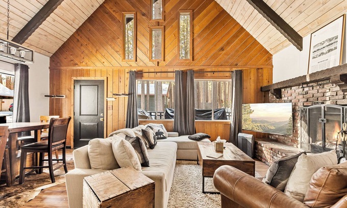 Big Bear Lake Cabin | Backway Hideaway | Close to the Village!