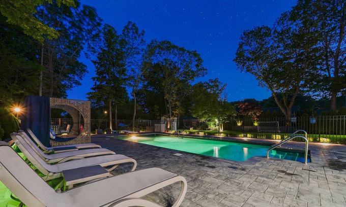 Shirley House | Backyard oasis