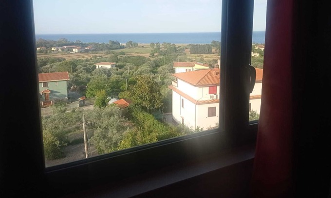 Badolato Marina Apartment | Badolato Marina apartment with terrace in a quiet area surrounded by greenery