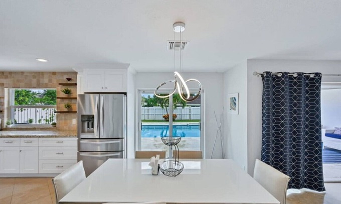 Coral Ridge Isles House | Bahama Breeze Heated pool sleeps 10 Pet Friendly