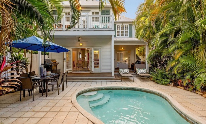 Bahama Village House | *BAHAMIAN BAMBOO @ THE ANNEX* Chic Home By Duval & Beach + LAST KEY SERVICES.