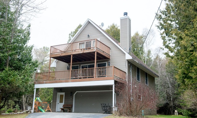 Baileys Harbor House | Baileys Harbor retreat across from Lake Michigan - WALK/BIKE to town!