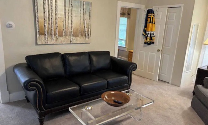 Morgantown Cottage | Bakers Ridge Cottagen- Near WVU Evansdale Campus, hospitals, stadium, & coliseum