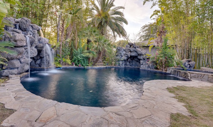 Bakersfield Cottage | Bakersfield Oasis: Sweet Tropical Pool Setup!