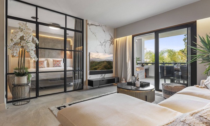 Golden Mile Apartment | Balcon de Puente Romano